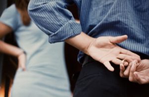 سوالات متداول درباره علت شایع خیانت  پاسخ کامل
